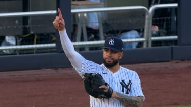 Bleacher Creatures give roll call to Luis García Jr.