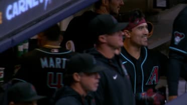 Marte y Carroll sacuden jonrones seguidos en la 9na