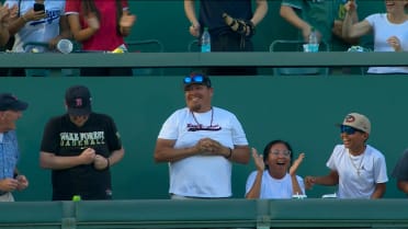 Red Sox fan catches Will Contreras' home run