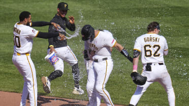 Joey Bart define con hit de oro