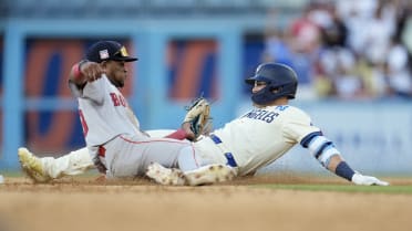 Kiké Hernández ruled out at second base after review