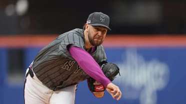 Tylor Megill whiffs Jonathan Aranda