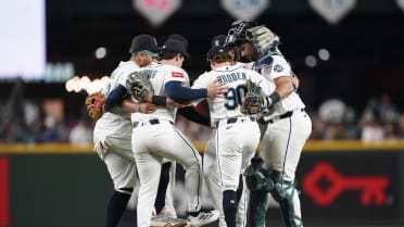 Detective DeRo analyzes the Mariners
