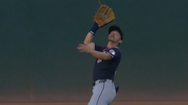 Gran atrapada de Steven Kwan 