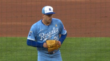Ryan Bergert strikes out Max Kepler