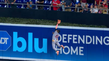 Ronald Acuña Jr.'s insane leaping catch