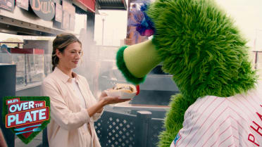Dining at Citizens Bank Park's Ashburn Alley