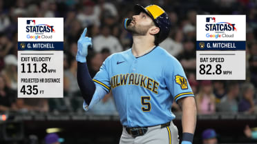 Garrett Mitchell crushes a 435-foot home run
