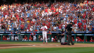 Luis Arraez receives standing ovation