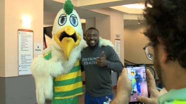 Pete the Pelican delivers pizza