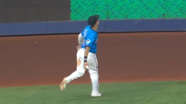 Edward Cabrera escapa de una situación con las bases llenas