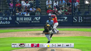 Aroon Escobar homers (12) on a fly ball to center field. Pedro León scores.