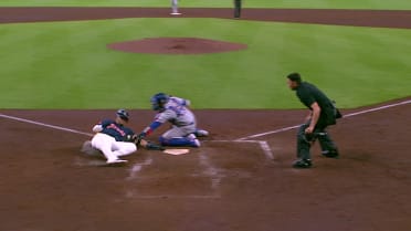 Corey Seager nabs Yainer Diaz at home