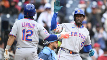 Ronny Mauricio's solo home run (2)