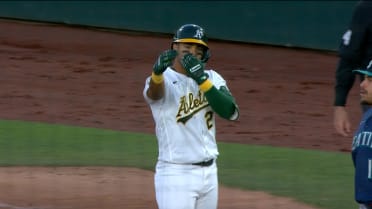Darell Hernaiz's nice line drive