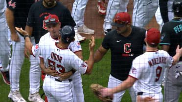 Benches clear in Cleveland over bunt attempt