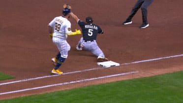 Gary Sánchez singles after overturned review