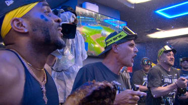 Kevin Cash addresses clubhouse after winning ALCS