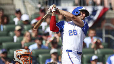 Matt Olson's solo home run (17)