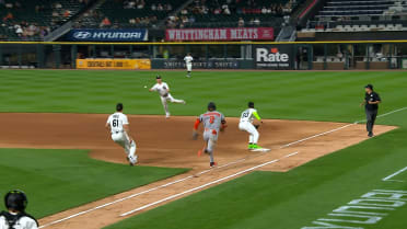 Chase Meidroth makes heads up play at second base