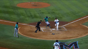 Josh Naylor scores go-ahead run on a wild pitch