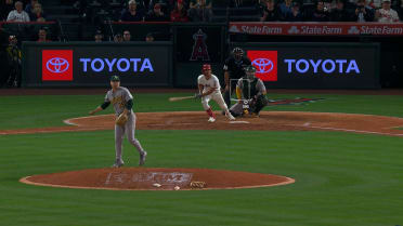 Adam Frazier rompe el juego sin hits en la 9na