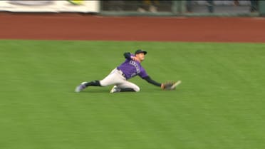 Jung Hoo Lee pega hit tras revisión