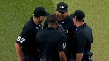 Willy Adames doubles after review
