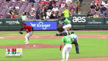 Alfredo Duno crushes a grand slam