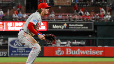 Bryson Stott throws out Iván Herrera after challenge
