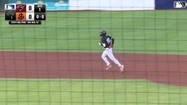 Lisbel Diaz crushes his second home run of the year