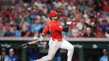 Spencer Steer's solo home run (8)