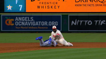 Yusei Kikuchi picks off Wyatt Langford  