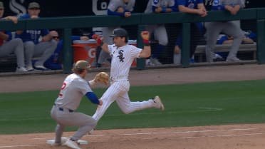 Andrew Benintendi es out en primera tras una revisión
