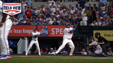Field View: Rowdy Tellez's go-ahead two-run single