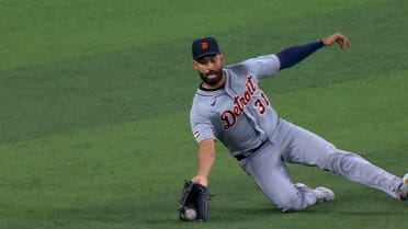 Kyle Higashioka's single upheld after challenge