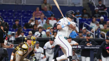 Kyle Stowers remolca con sencillo