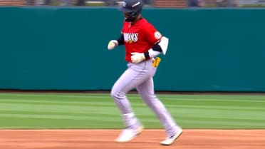 Esmerlyn Valdez's solo home run