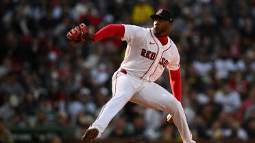 Aroldis Chapman supera a Jonathan Pabelbon en salvados