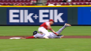 Joshua Báez steals second base after review