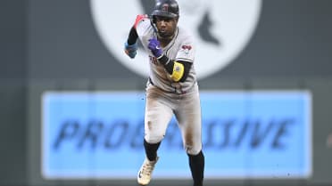Geraldo Perdomo steals second, reaches third on error