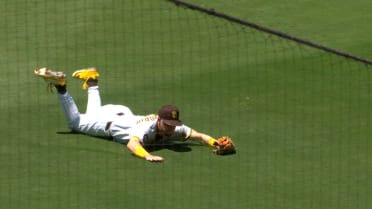 Jake Cronenworth's stupendous diving catch