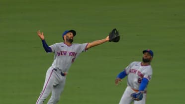 Marcus Semien avoids collision on running catch