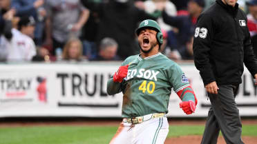 Nick Sogard, Willson Contreras lead Red Sox Top 5