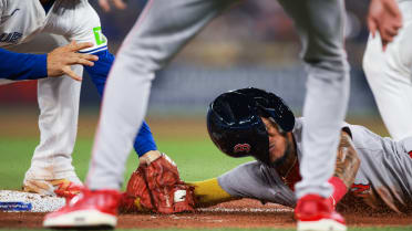 Blue Jays nab Ceddanne Rafaela after review