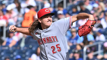 Rhett Lowder strikes Guerrero Jr. out swinging in 1st
