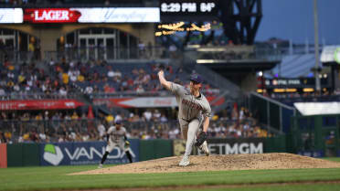 Anthony DeSclafani sends game to the 11th inning