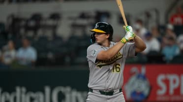 Nick Kurtz extends his on-base streak to 22 games