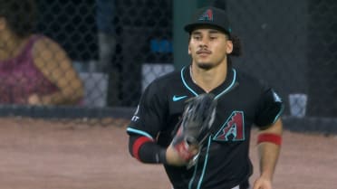 Alek Thomas' long-range sliding catch