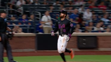 Brandon Nimmo scores on error
